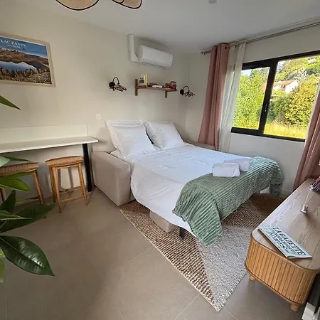 Residence Les 3 Volcans-4 Etoiles-T2 Et Studio-Chic Clim Parkings Terrasses Jardins *