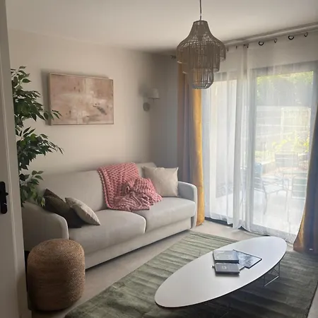 Residence Les 3 Volcans-4 Etoiles-T2 Et Studio-Chic Clim Parkings Terrasses Jardins *
